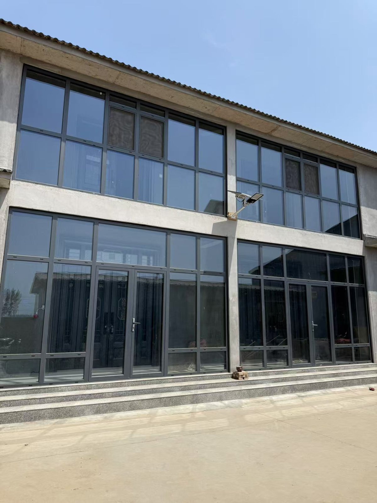 博悦系统门窗办公楼实景，大面积博悦系统窗