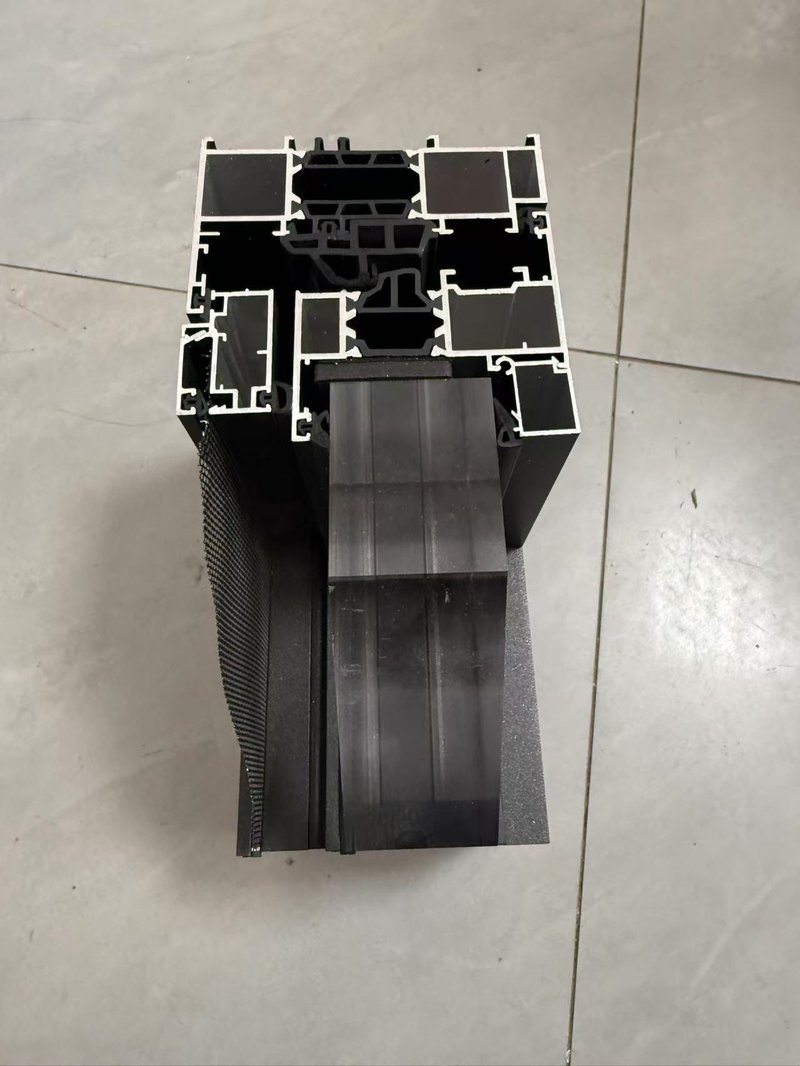 博悦系统窗多腔体隔热型材截面